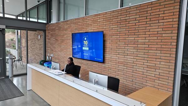 SOM Lobby front desk screen